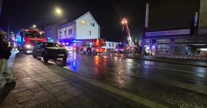 Solingen: Feuerwehreinsatz mit Kran im Stadtteil Merscheid - Verkehrsbehinderungen im Bereich Merscheider Straße
