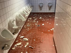 Haan: Gesamtschulgebäude nach Einbruch massiv beschädigt