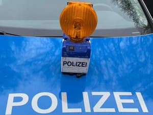 Stade: Unbekannte Autokäufer stellen PKW an der Autobahn ab - Absicherungsleuchten der Polizei entwendet