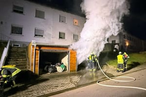 Neunkirchen: Sechs Brände in einer Nacht - Feuerwehr Neunkirchen im Dauereinsatz