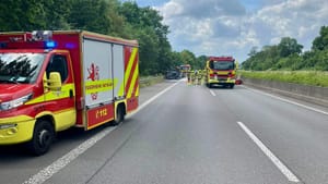Ratingen: Brennender LKW auf der BAB 52 sorgt für Vollsperrung