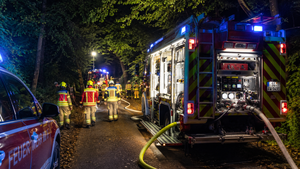 Solingen: Großaufgebot der Feuerwehr wegen Waldbrand im Lochbachtal im Einsatz